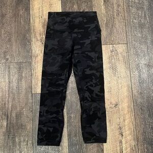 Black camo Lululemon 21” align pant